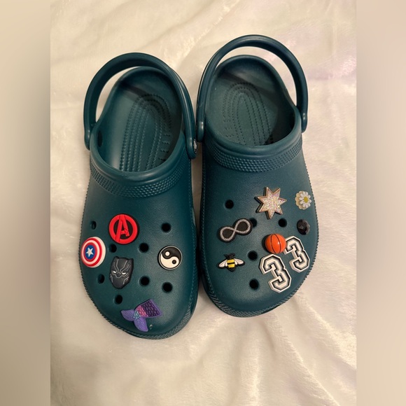 Women’s Green Crocs - Picture 5 of 9